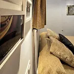 A 20 Min De Madrid En Ave Casita Con Jardin Privado, Wifi, Smart Tv 55p Y Aparcamiento En La Puerta Segovia