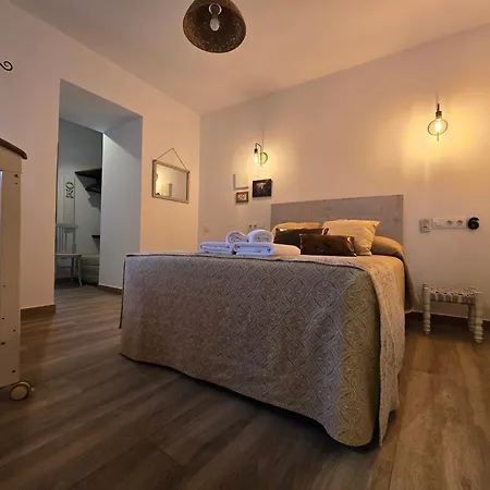 A 20 Min De Madrid En Ave Premium Con Jardin Privado, Wifi, Smart Tv 55p, Bano Dentro De Cada Y Aparcamiento En La Puerta